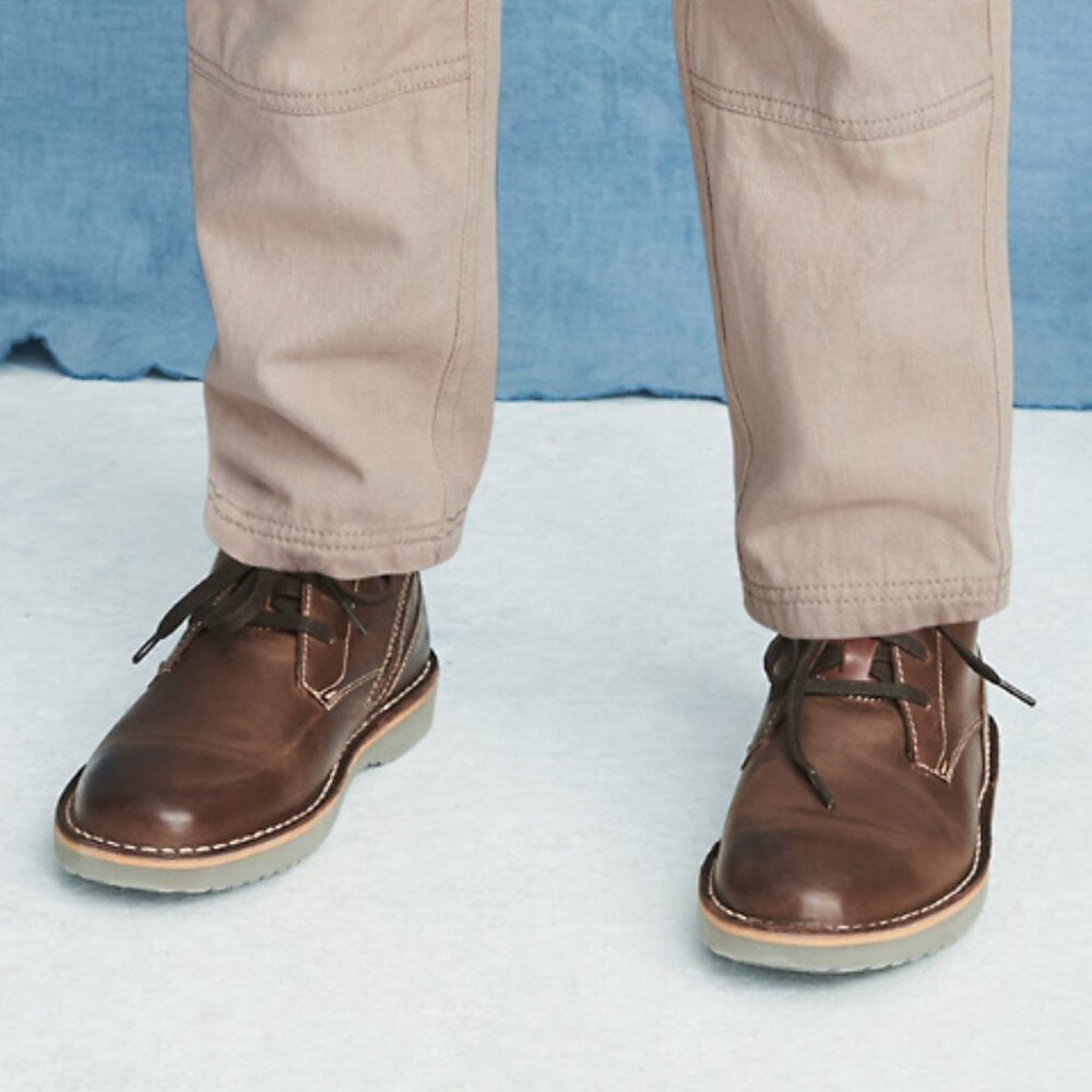 NIB Florsheim Boys Navigator chukka, brown leather lace-up, size 2 Little Kid